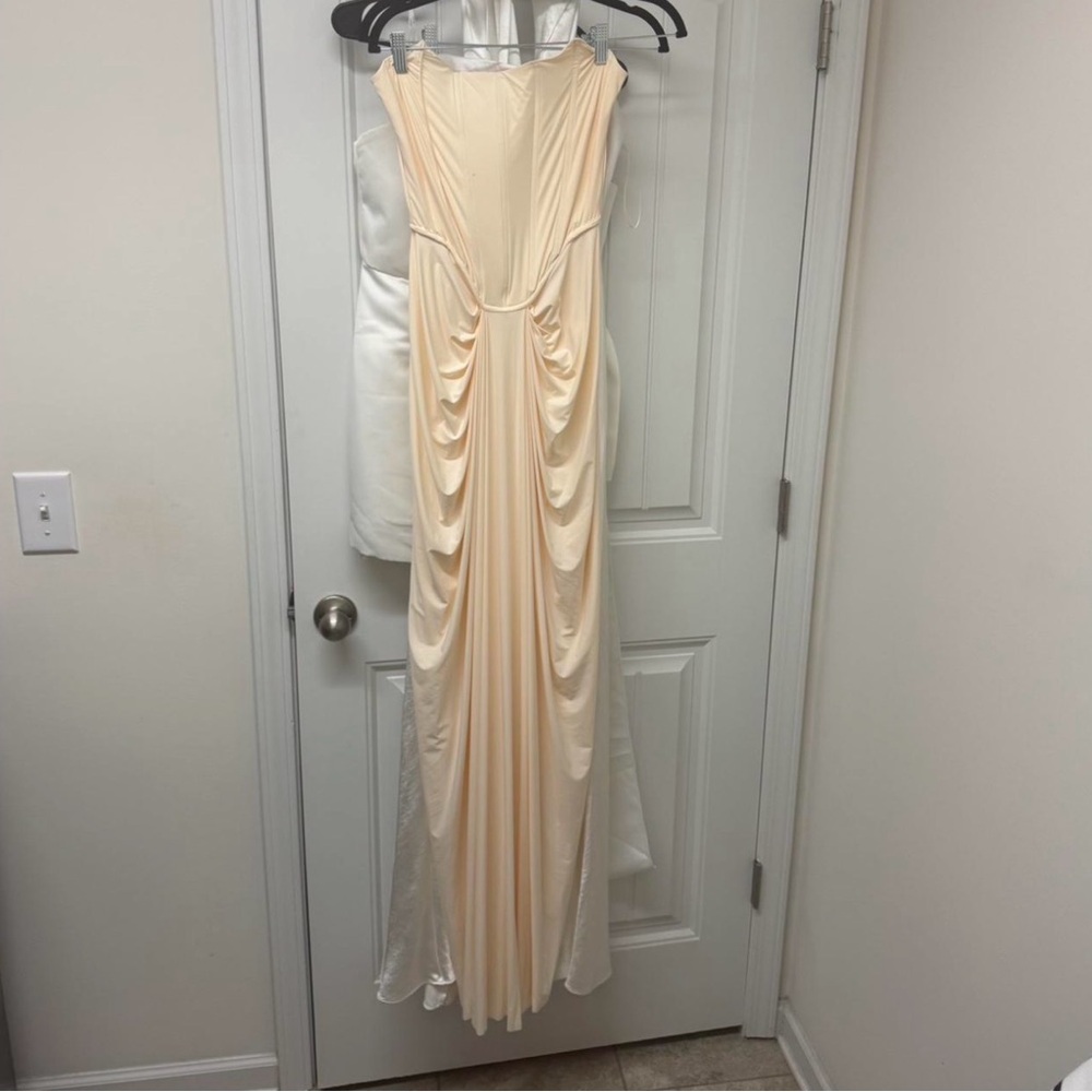 Deme - Revolve - Picture 3 of 4